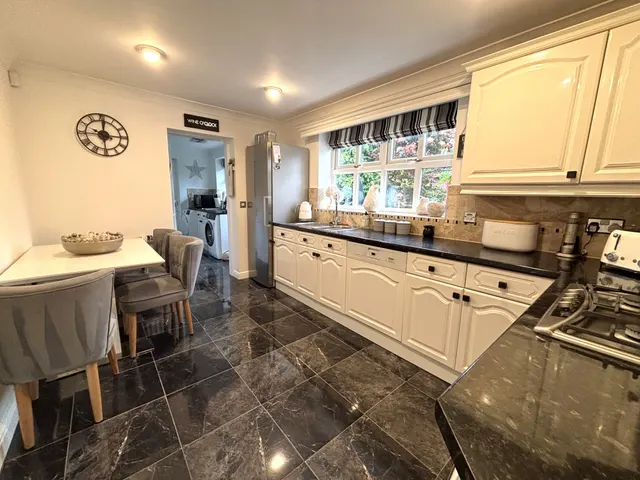 Hall Pool Drive, Offerton, SK2, photo 2