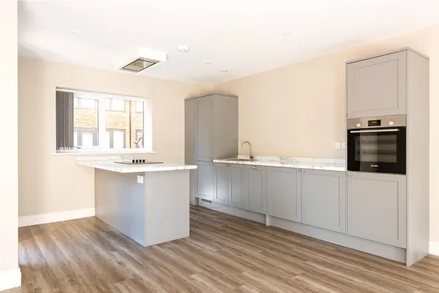 Regents Gate, Cornwalls Meadow, MK18, photo 3