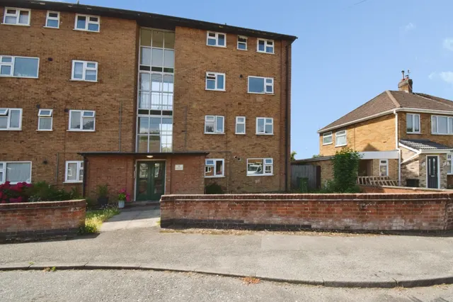 Kenilworth Drive, Oadby, LE2, photo 1