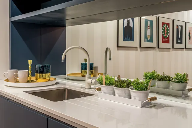 Photo 2 — Apartment 2204, Bouchon Point, London