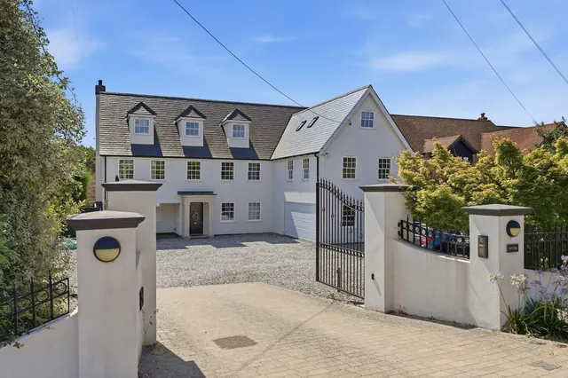 Noak Hill Road, Billericay, CM12, photo 1