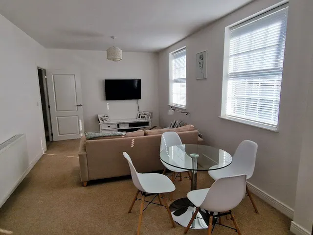 Woodlands Grove, Leeds, LS16, photo 3