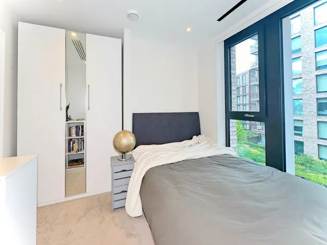 Photo 2 — 23 Valentine House, 2 Sands End Lane, London