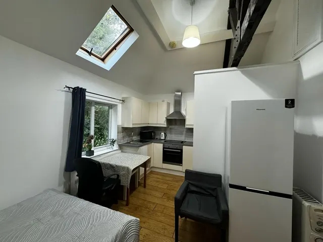 Jersey Road, Hounslow, TW3, photo 3