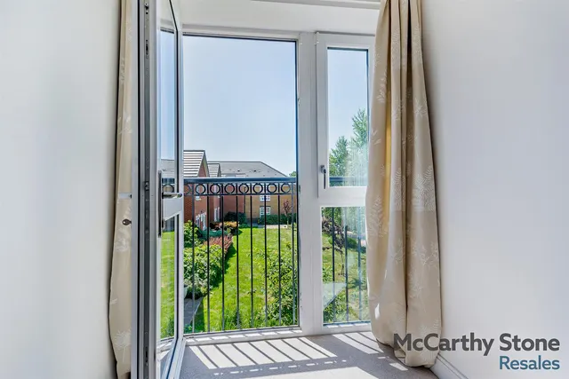 Churchfield Road, Walton-On-Thames, KT12, photo 2