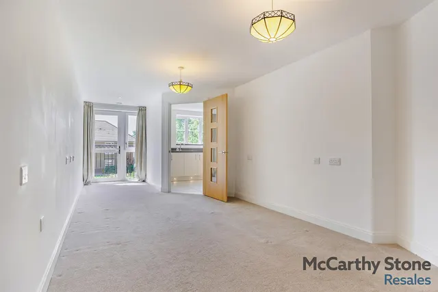 Churchfield Road, Walton-On-Thames, KT12, photo 1