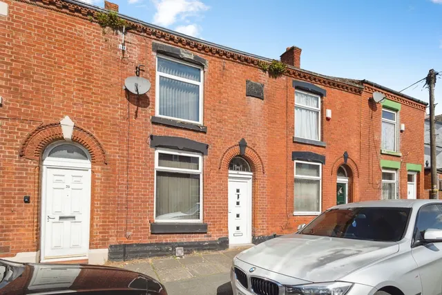 Alexandra Road, ASHTON-UNDER-LYNE, Lancashire, OL6, photo 1