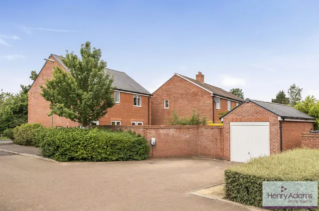 4 bedroom property, Reed Way, Petersfield, GU32