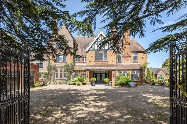 Photo 2 — Beech Hill, Hadley Wood, EN4 0JW