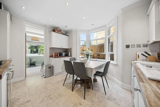 Photo 3 — Gosberton Road, Wandsworth, London, SW12 8LE