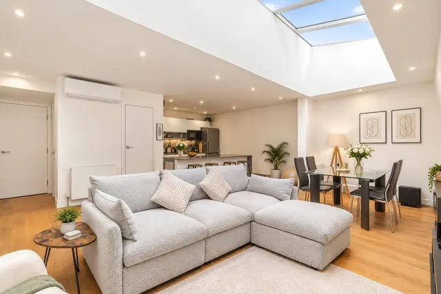 Broughton Road, London, SW6, photo 1