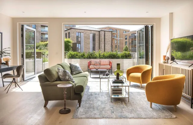 2 bedroom house, The Claves Mill Hill East, NW7