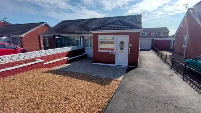 Bentley Avenue, Gwersyllt, LL11, photo 1