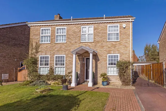 Photo 2 — Cranbrook Drive, Maidenhead, Berkshire