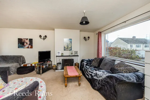 Photo 3 — Waverley Close, Macclesfield, SK10