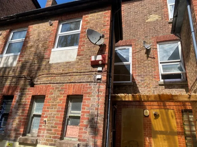 Photo 3 — Grove Road South, SOUTHSEA