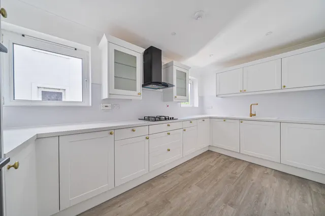 Photo 3 — Creswell Drive, Beckenham, BR3