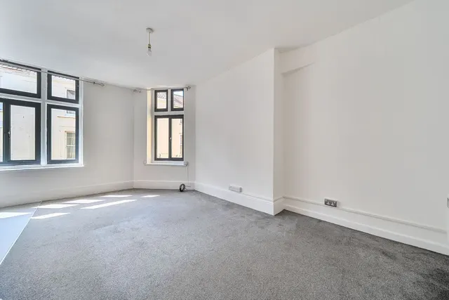 High Street, Shepton Mallet, BA4, photo 3
