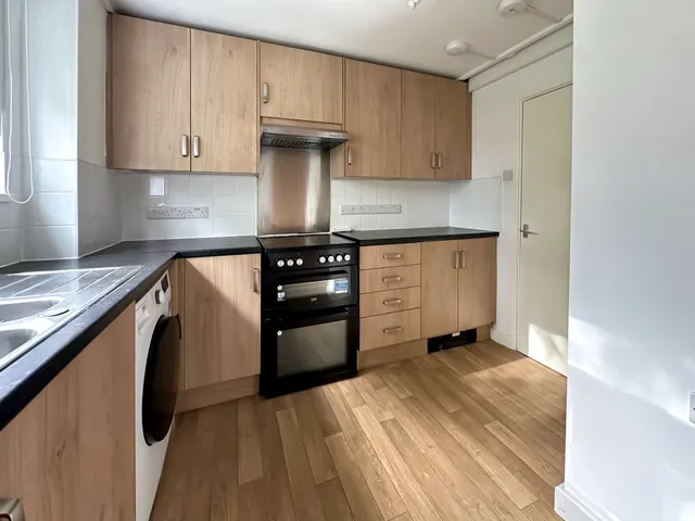 Avon Road, Bulford, SP4, photo 3