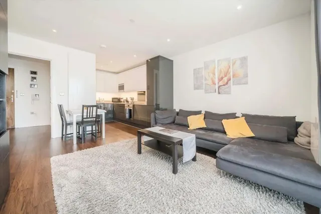 Merrick Road, Southall, photo 1