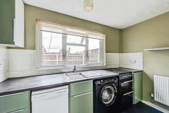 Courtenay Road, Swindon, SN3, photo 2