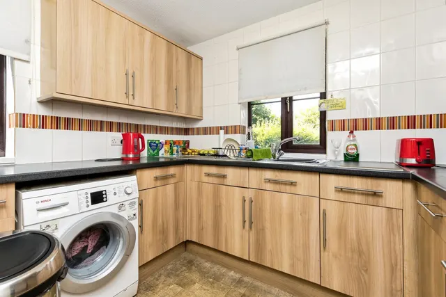 Godolphin Court, Crawley, RH10, photo 3