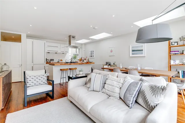 Manchuria Road, London, SW11, photo 2