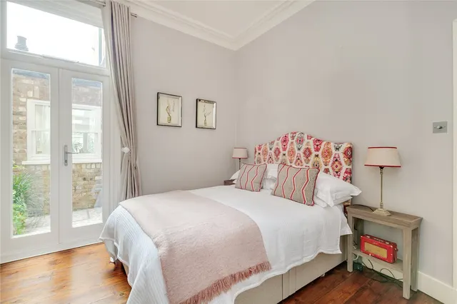 Manchuria Road, London, SW11, photo 3