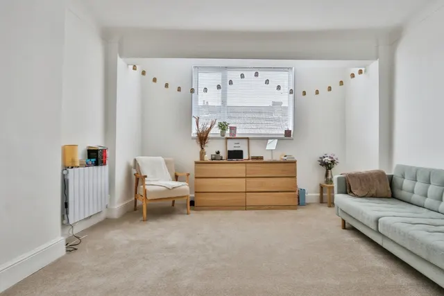 1 bedroom flat, Ashley Road, Parkstone, BH14