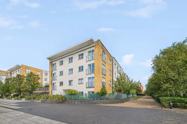 Taywood Road, Northolt, UB5, photo 1