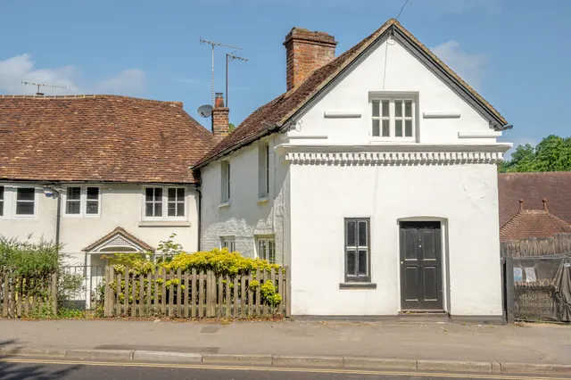 Ockford Road, Godalming, GU7, photo 1