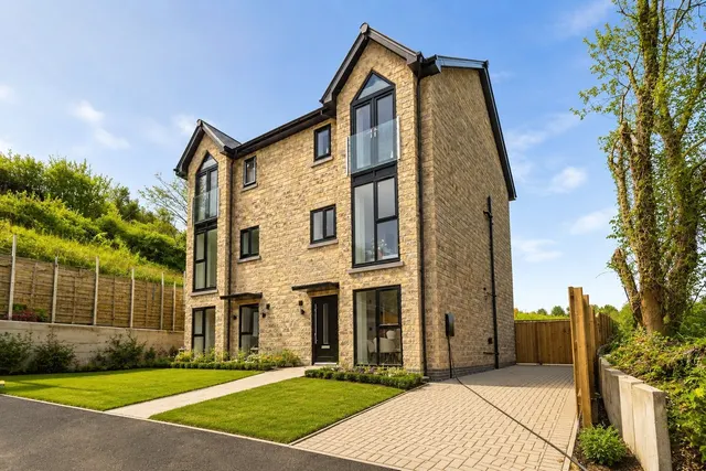 Prospect Heights, Mossley, Ashton, OL5, photo 1