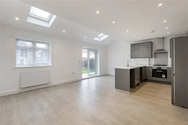 Ravenswood Avenue, Surbiton, KT6, photo 3