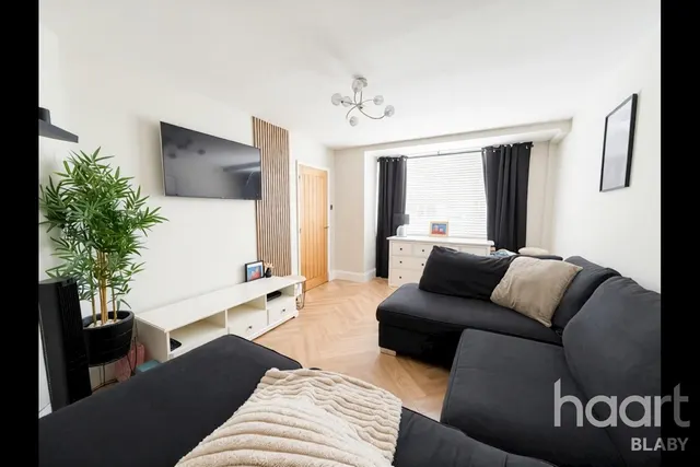 Cumberwell Drive, Leicester, LE19, photo 2