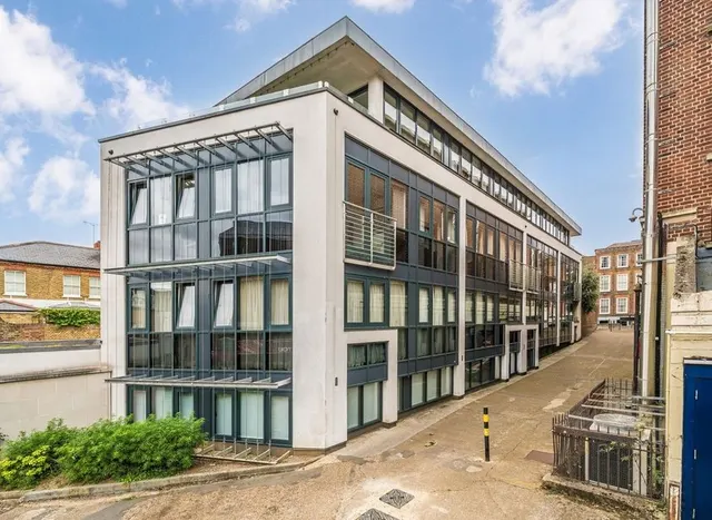 Wakefield Road, Richmond, TW10, photo 1