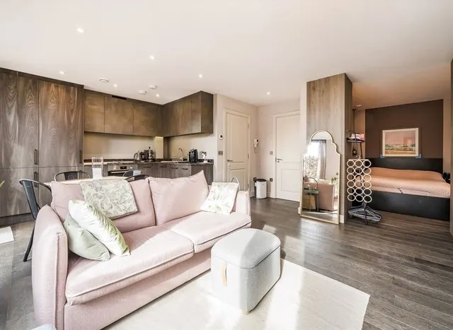 Essex Park Mews, Acton, W3, photo 2