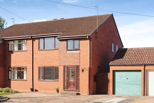 Churchill Avenue, COTTINGHAM, photo 1