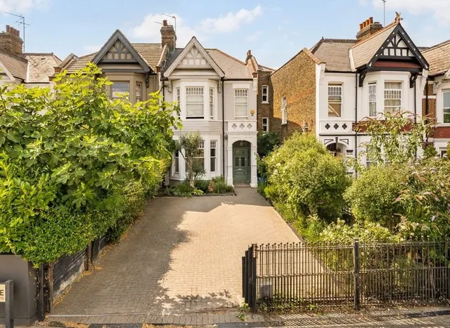 Sellons Avenue, Willesden, NW10, photo 1