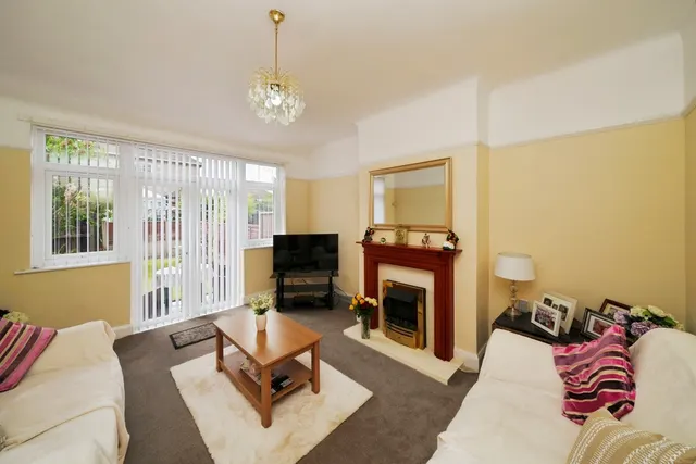 Chester Road, Whitby, CH66, photo 3