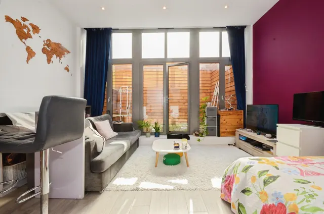 Imperial Drive, Harrow, HA2, photo 3