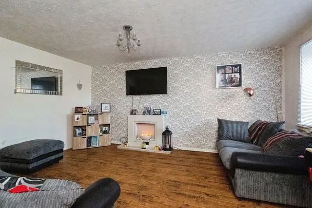 Photo 3 — Wells Court, DUKINFIELD, Cheshire, SK16