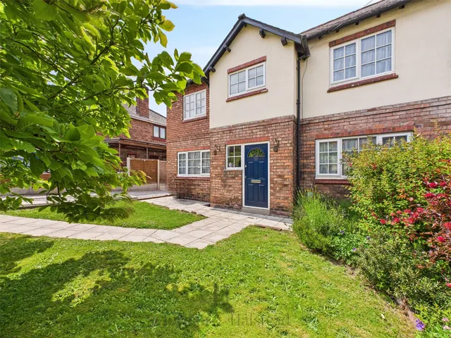 Kingsway, Frodsham, Cheshire, WA6 6RU, photo 1