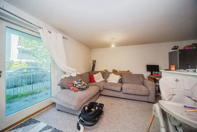 Ted Bates Road, Southampton, SO14, photo 3