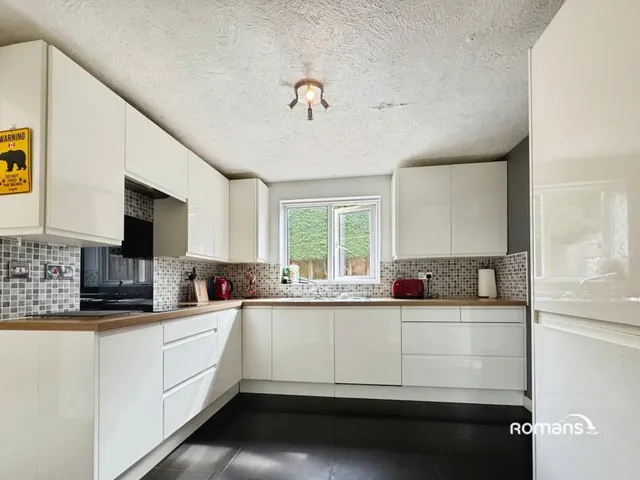 Lyndhurst Drive, Basingstoke, RG22, photo 2