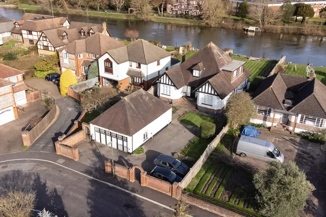 Mayfield Gardens, Staines-Upon-Thames..., photo 1