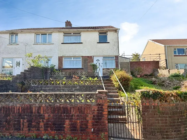 Galltcwm Terrace, Bryn, SA13, photo 1