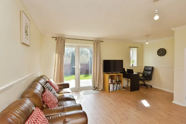 Hartdames, Shenley Brook End, MK5, photo 3