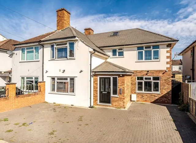 Wellington Avenue, Isleworth, TW3, photo 1