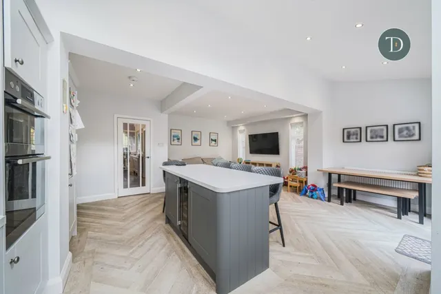Photo 2 — Wyedale, Whitby, CH65 6RJ