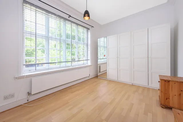 Photo 3 — Flat 4, 47 Hollycroft Avenue, London